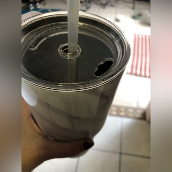 EUC huge hydro flask - Picture 2 of 9